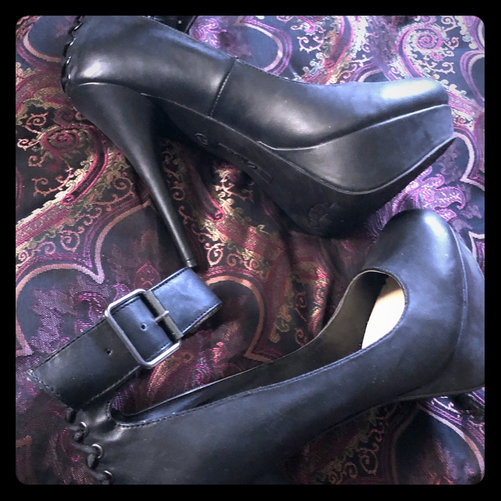 Black ankle strap stiletto- Gently worn